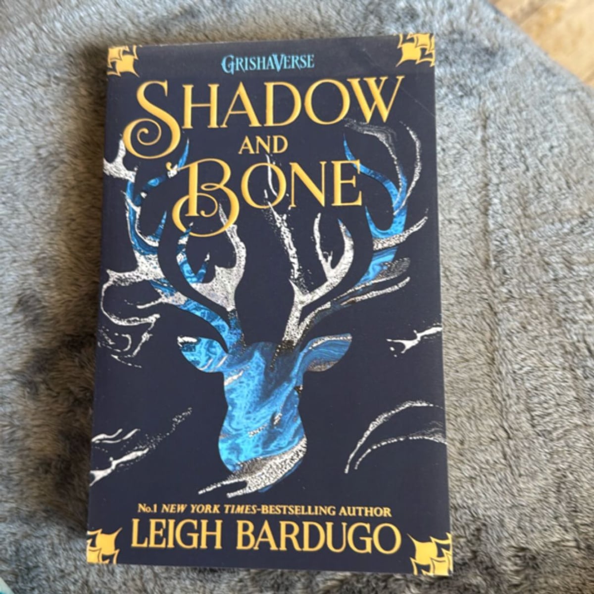 Shadow and Bone Book Box Set by Leigh Bardugo - ISBN 9781510105249 ...