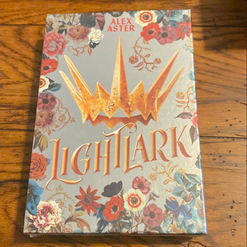 Lightlark: Collector's Edition (the Lightlark Saga Book 1)