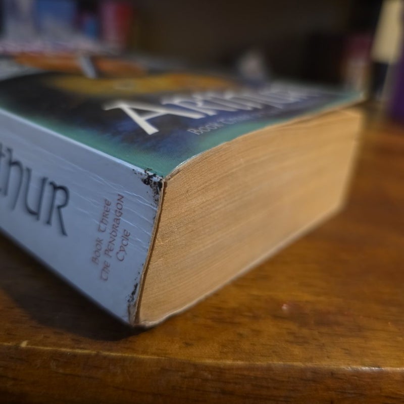 FIRST UK EDITION 1989 - Arthur, Book Three of the Pendragon Cycle BY STEPHEN LAWHEAD (VINTAGE)