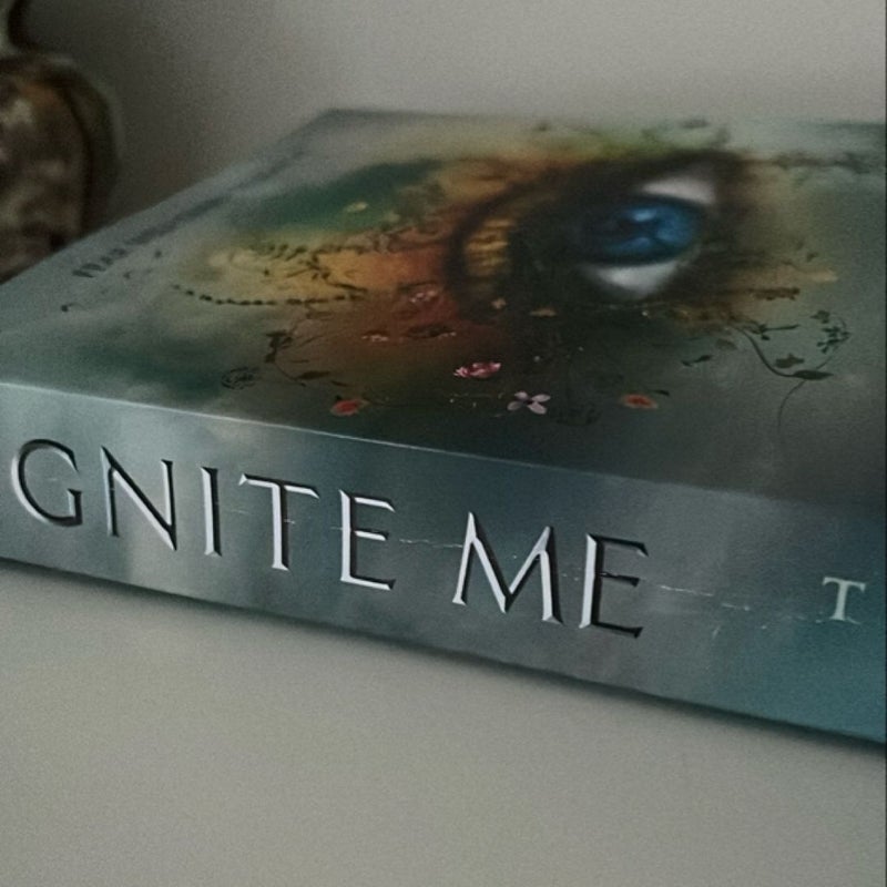 Shatter Me bundle: original trilogy