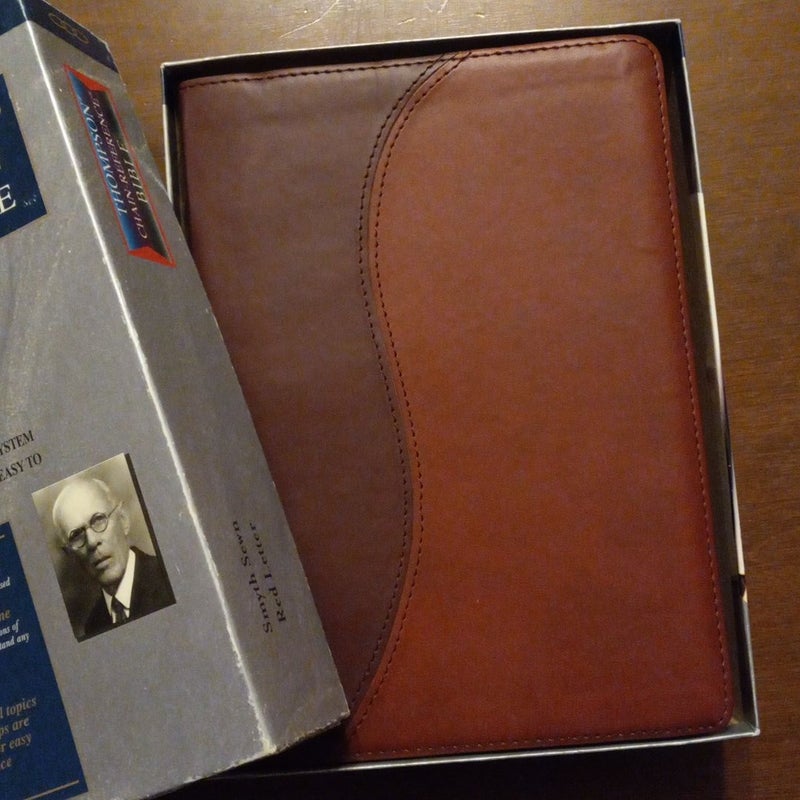 NIV Thompson Chain-Reference Bible, Handy Size, Red Letter, Comfort Print [Burgundy]