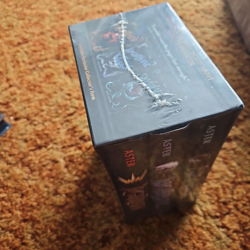 The Lightlark Saga: the Ultimate Box Set (Lightlark Saga Books 1-3)