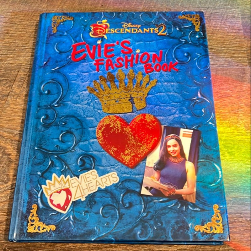 Descendants 2 Evie's Fashion Book