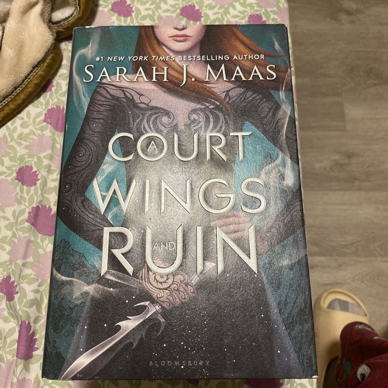 A Court of Thorns and Roses Box Set (hardcover)