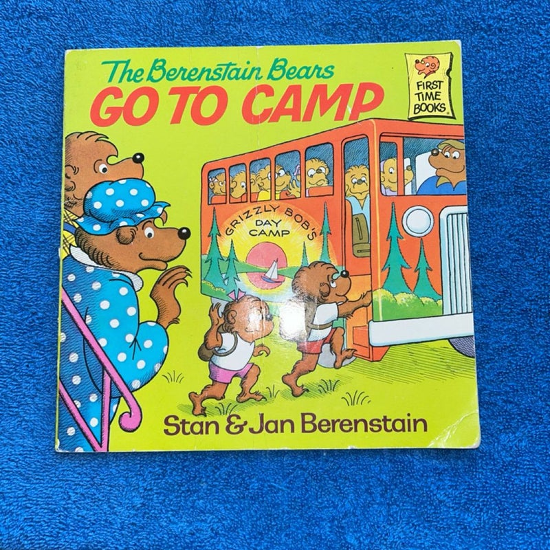 1982 “The Berenstain Bears Go To Camp” Paperback Book” (MH156)