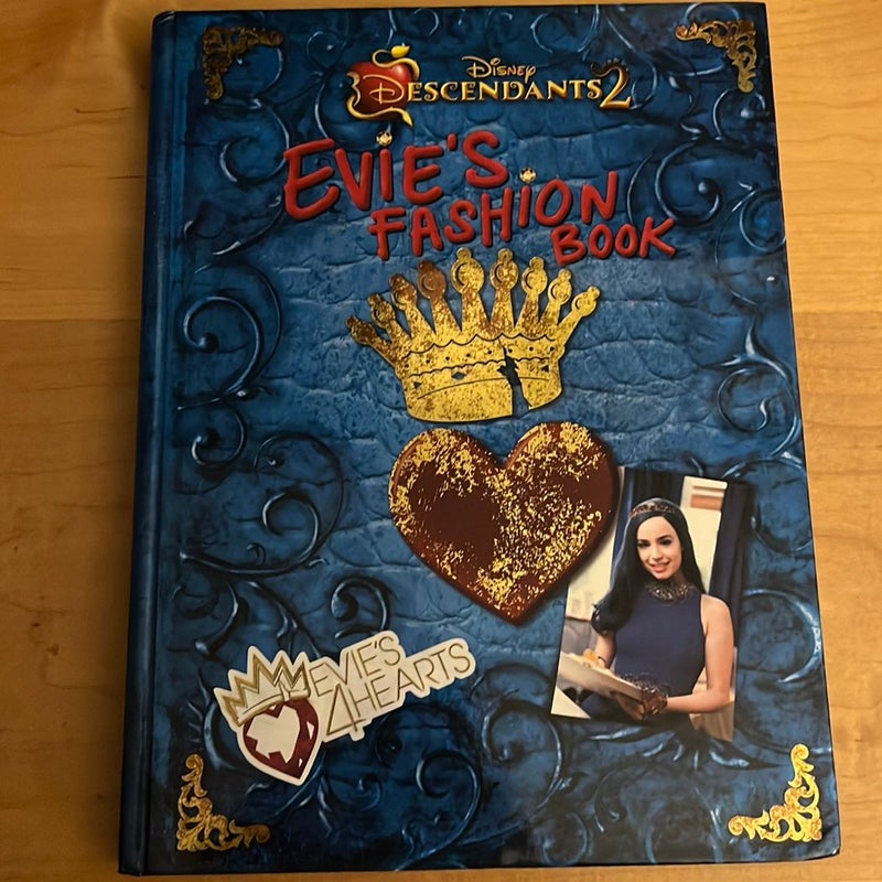 Descendants 2 Evie's Fashion Book