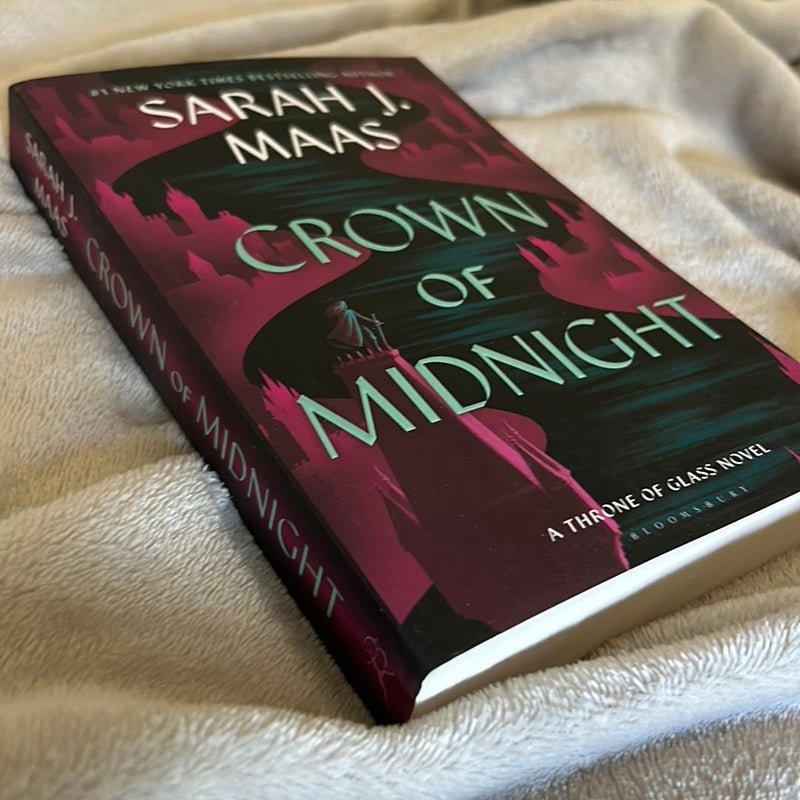 Crown of Midnight by Sarah J. Maas, Paperback | Pangobooks