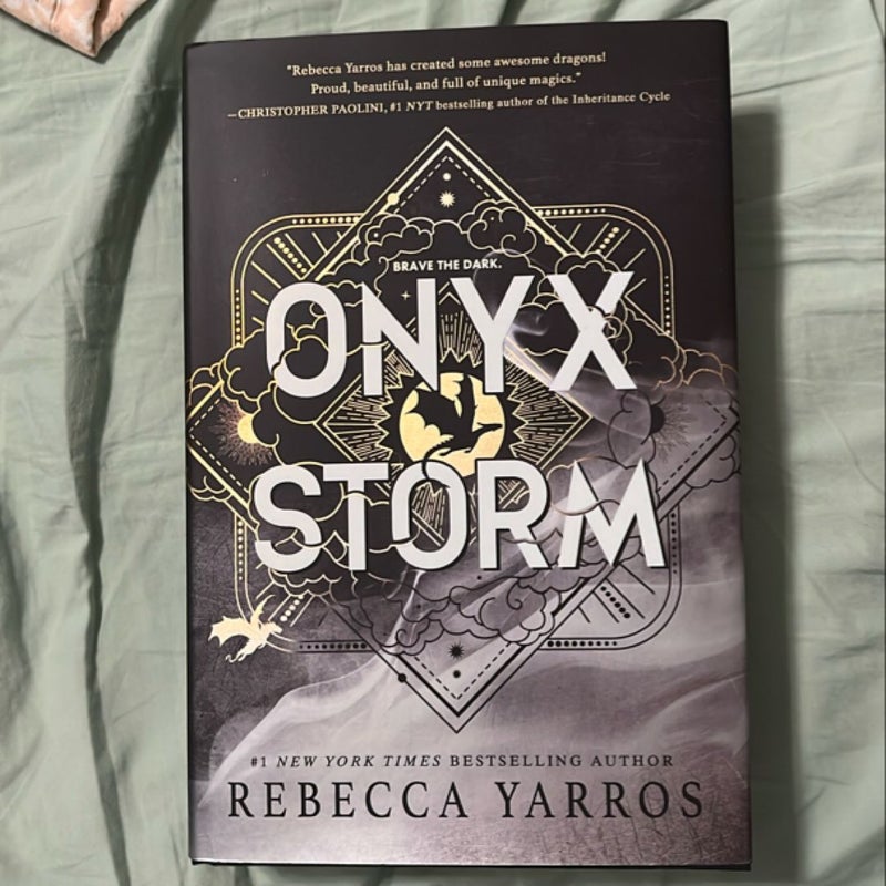Onyx Storm (Standard Edition)