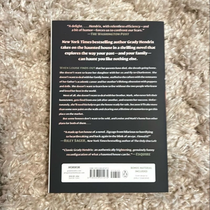 How to Sell a Haunted House by Grady Hendrix, Paperback Pangobooks