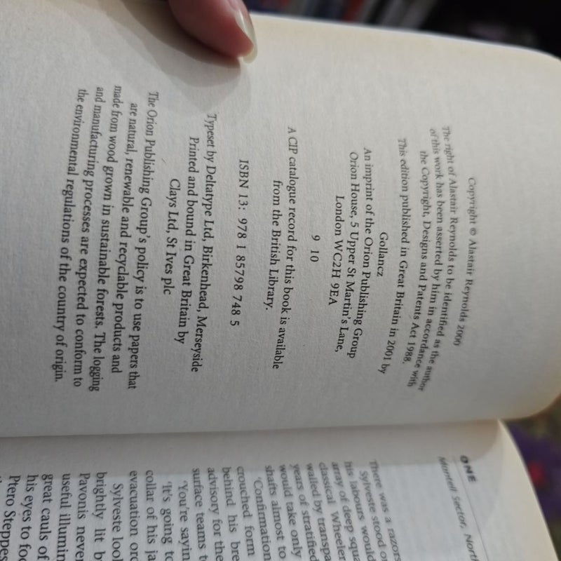Revelation Space (UK edition)