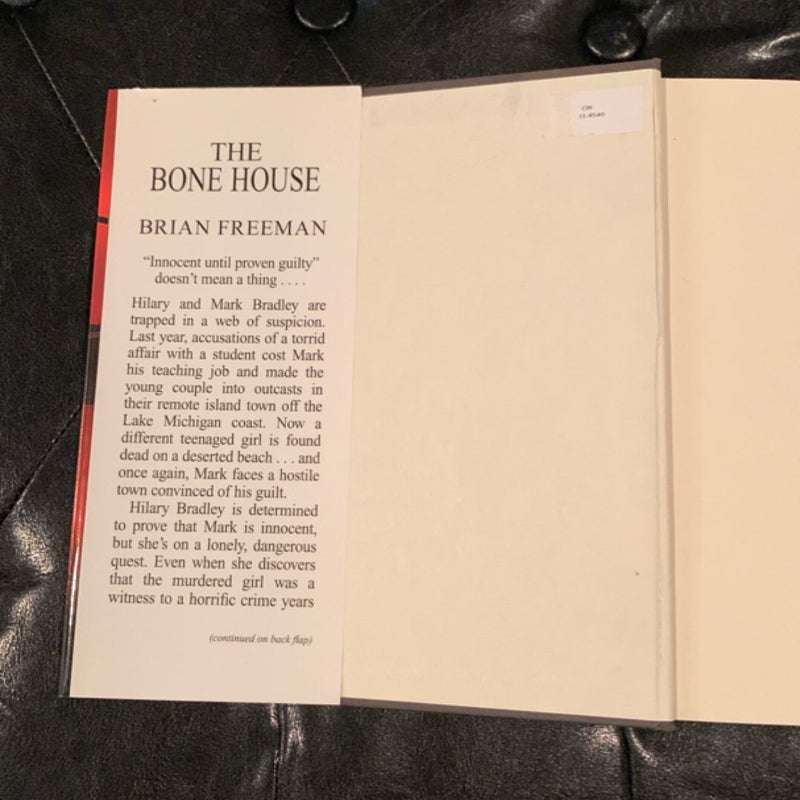 The Bone House (Large Print Edition)