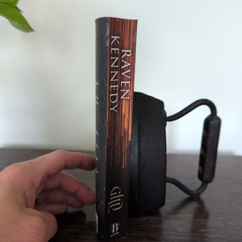 Gild by Raven Kennedy, Paperback | Pangobooks