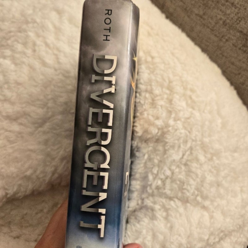 Divergent library binding Hardcover