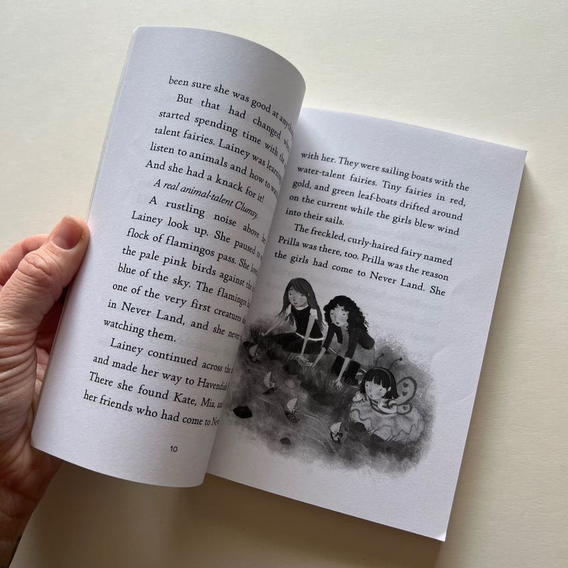 Never Girls #2: the Space Between (Disney: the Never Girls)