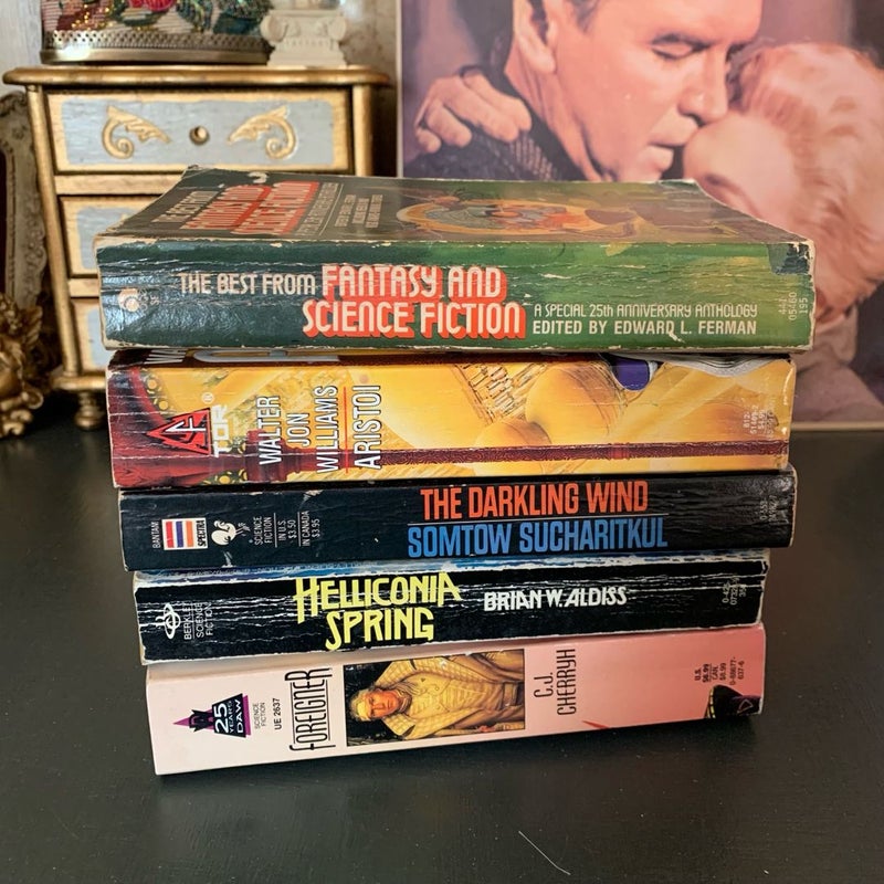 Classic Sci-Fi & Fantasy Paperback 5-Book Bundle