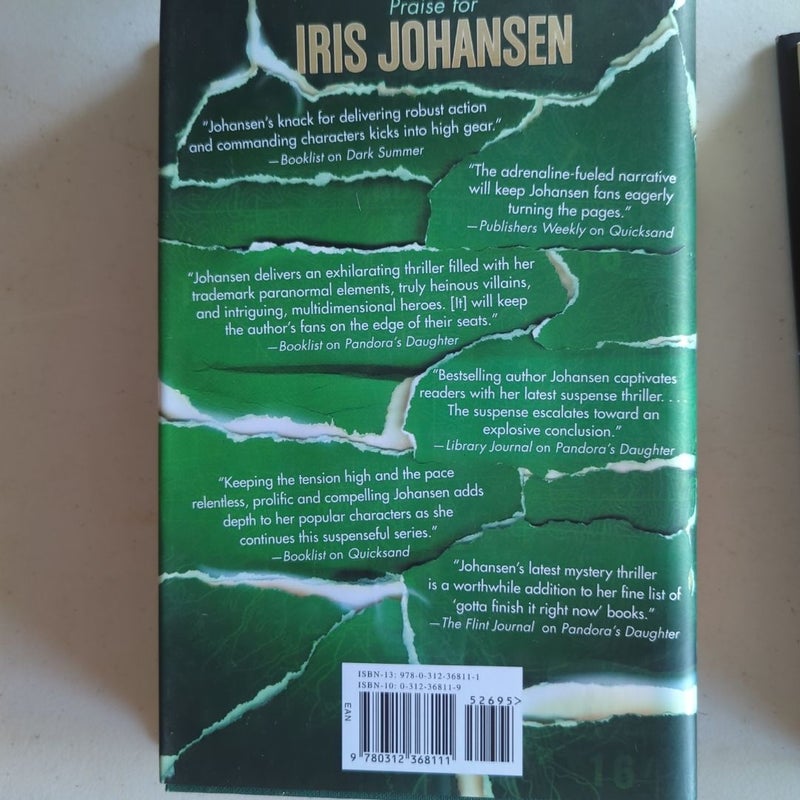 2 Iris Johansen hardbacks: Deadlock and Dark Summer 