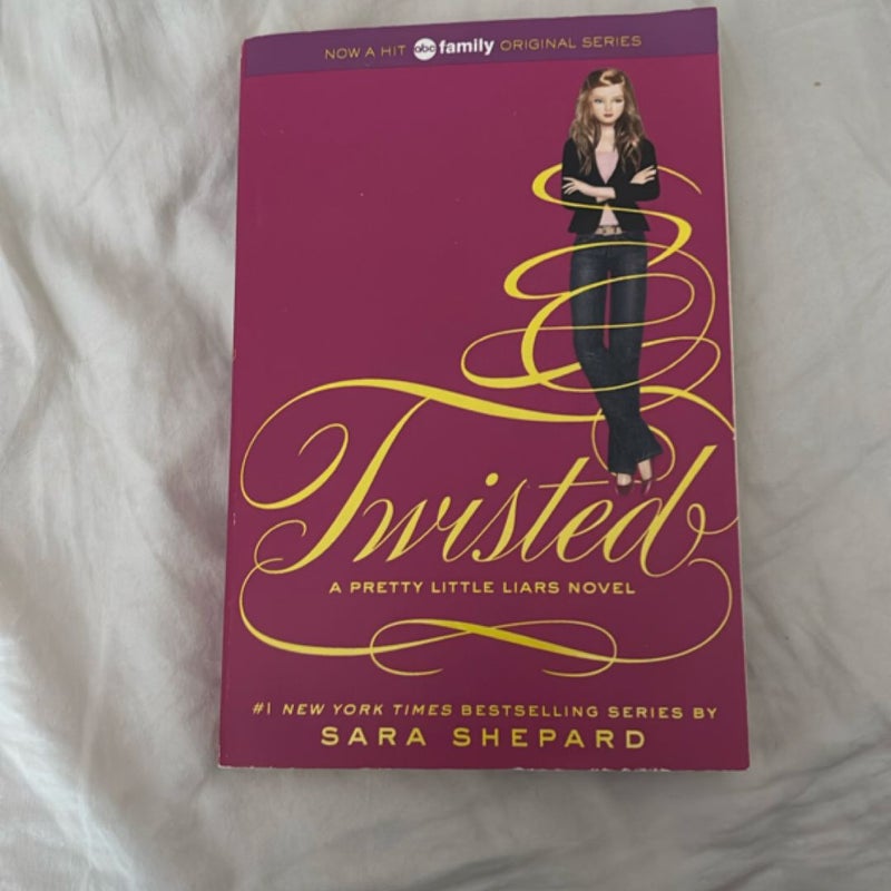 Pretty Little Liars #9: Twisted