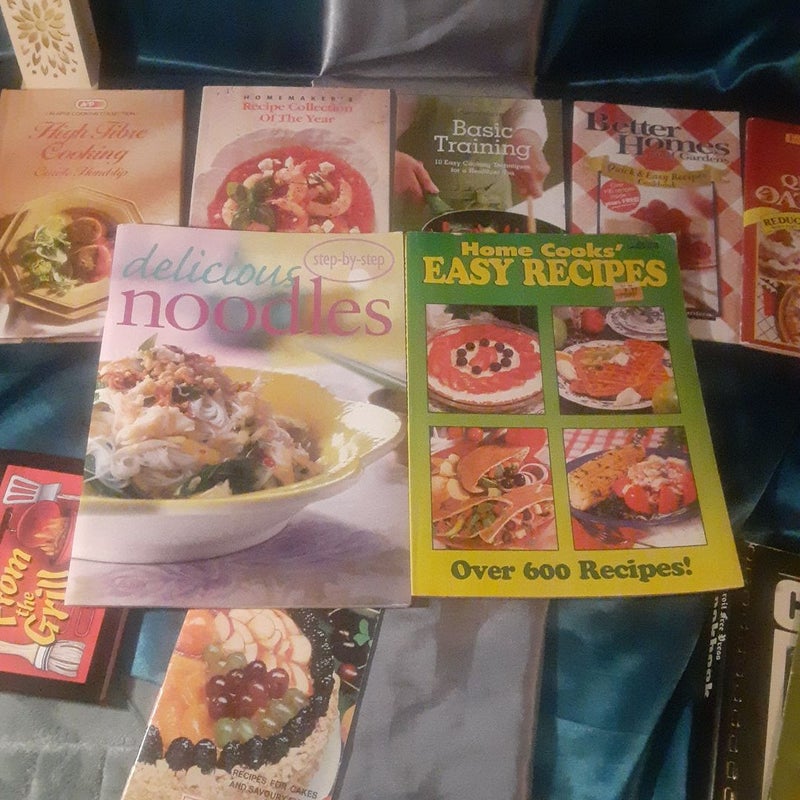 12 Cook Book lot, NEARLY 5 POUNDS OF COOKBOOKS & RECIPE BOOKLETS, MOST VINTAGE!
