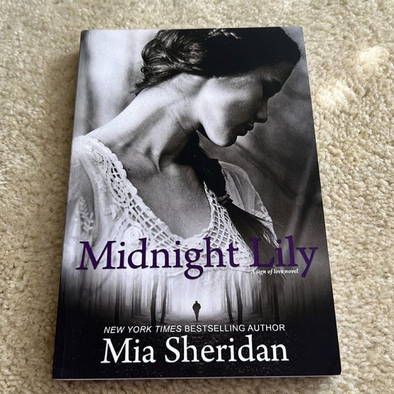 New SIGNED Midnight Lily by Mia Sheridan Paperback