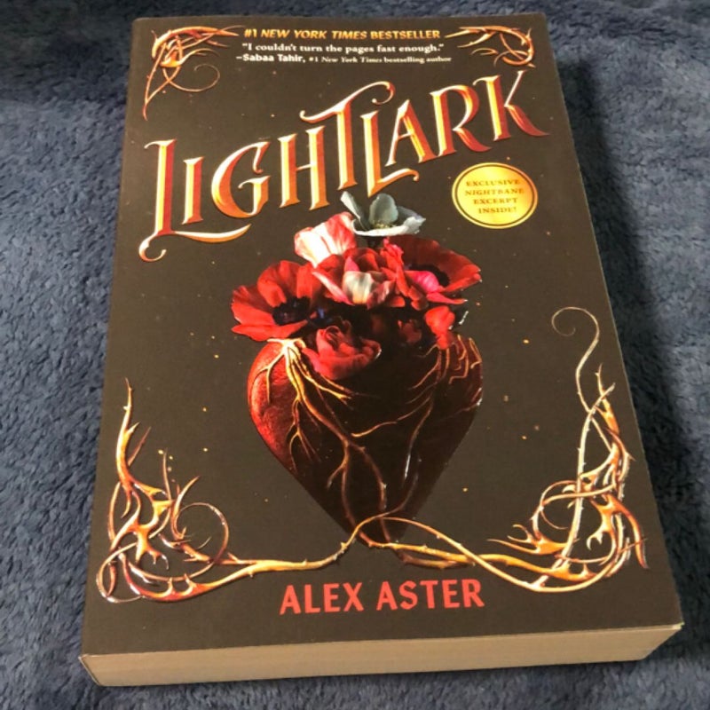 Lightlark (the Lightlark Saga Book 1) NEW