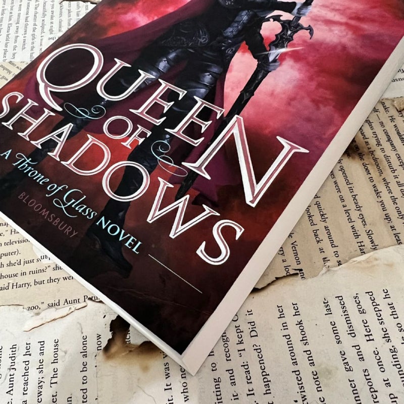 OOP Queen of shadows Sarah j mass paperback