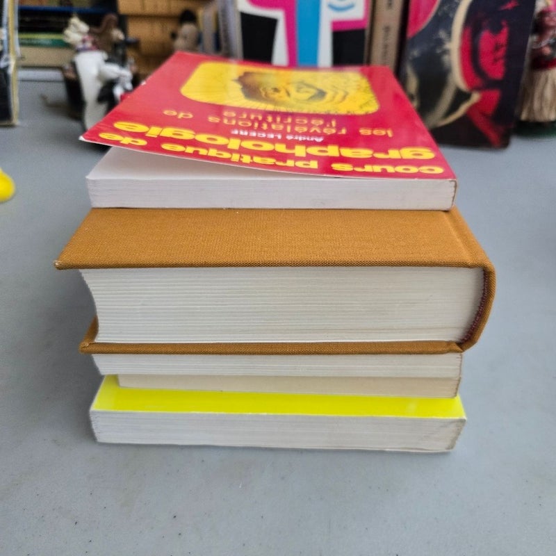 Lot of 5 Vintage French Books on Graphology