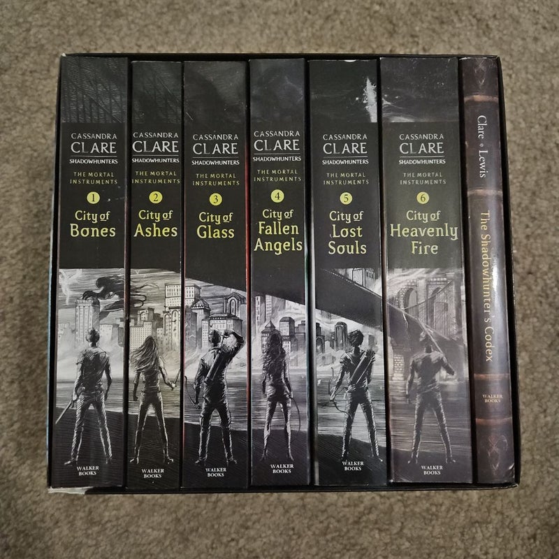 The Mortal Instruments: A Shadowhunters Collection