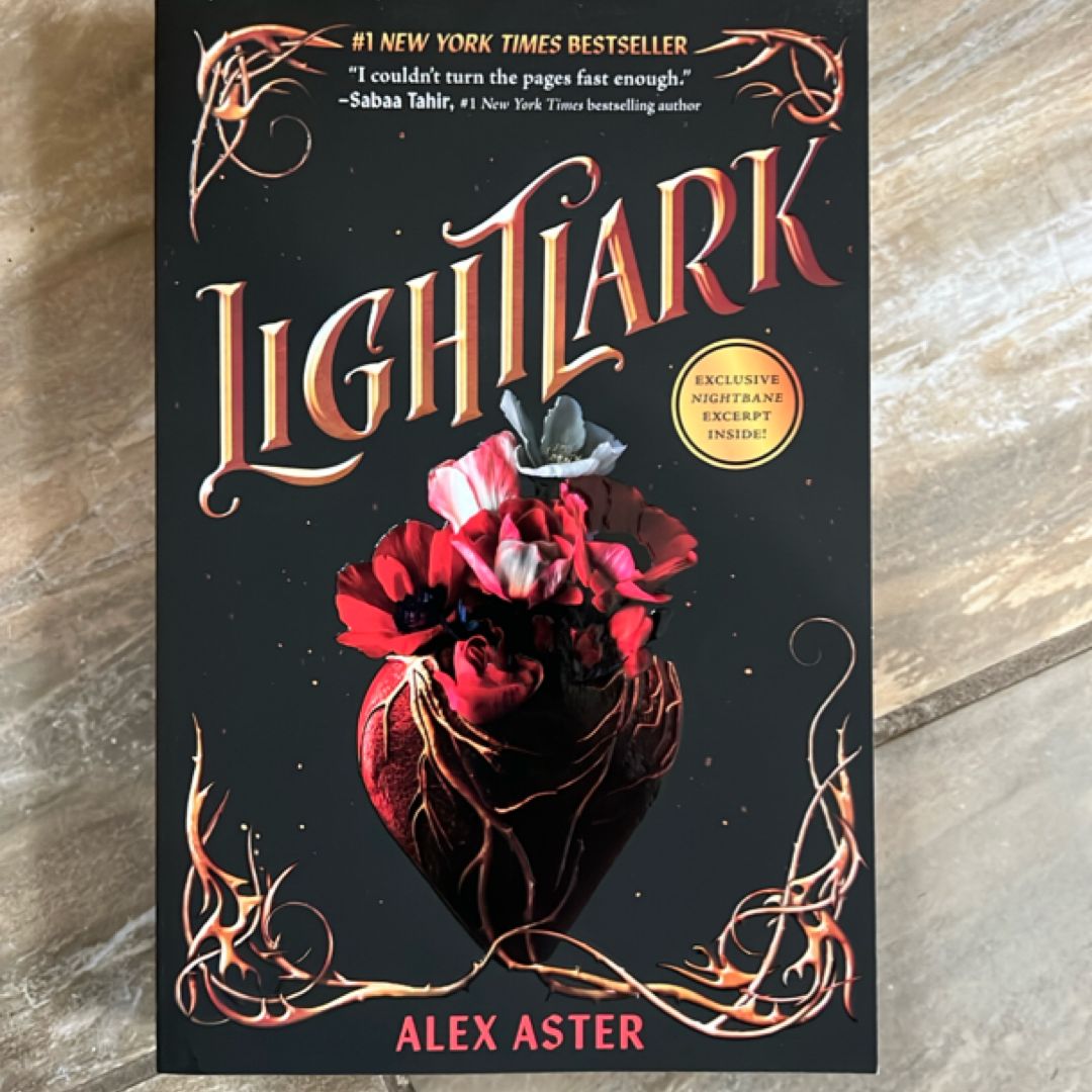 Lightlark (the Lightlark Saga Book 1)