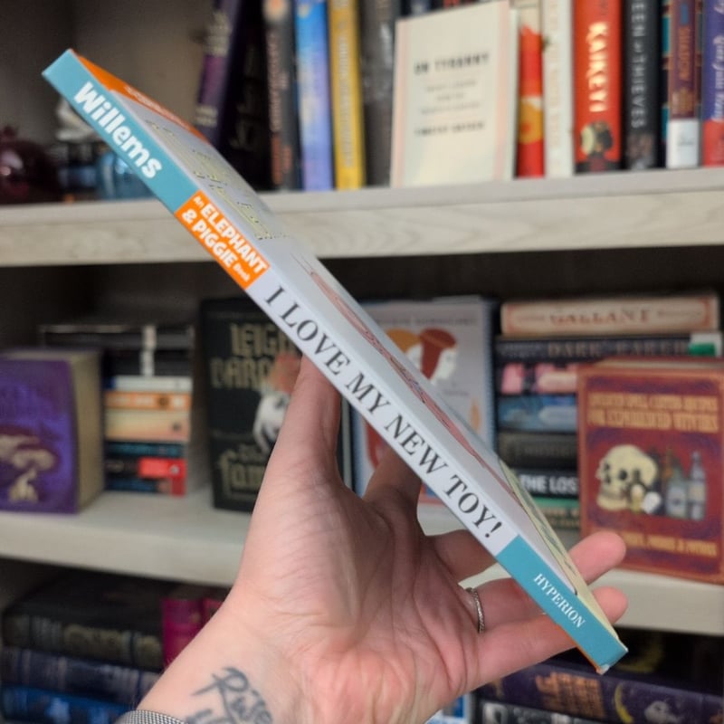 I Love My New Toy!-An Elephant and Piggie Book