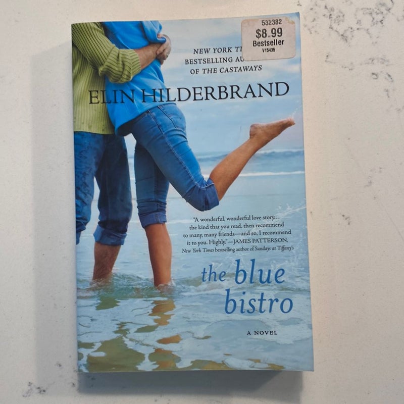 The Blue Bistro: A Novel: Hilderbrand, Elin: 9780312628260