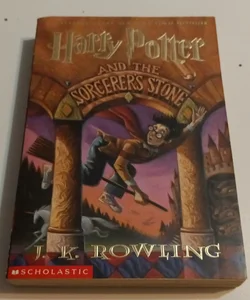 Harry Potter and the Sorcerer's Stone.    (B-0286)
