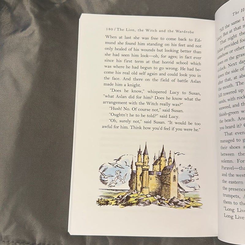 The Lion, the Witch and the Wardrobe: Full Color Edition