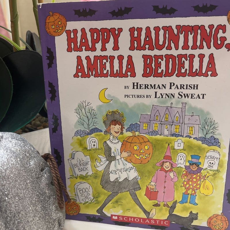 Happy Haunting Amelia Bedella 