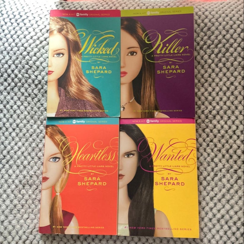 A Pretty Little Liars Box Set: Wicked: the Second Collection