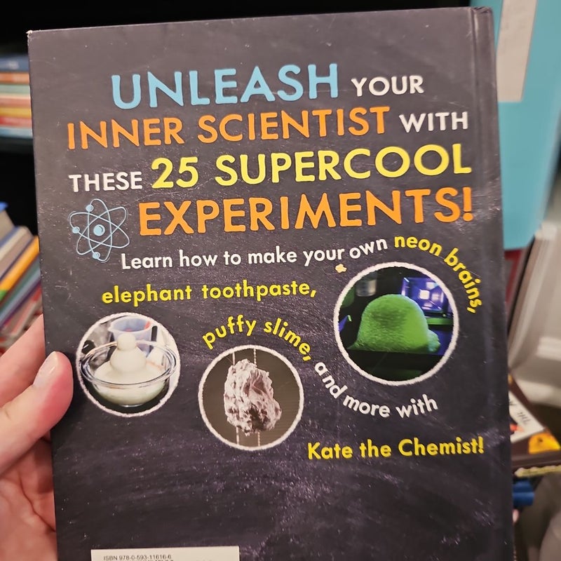 Kate the Chemist: the Big Book of Experiments