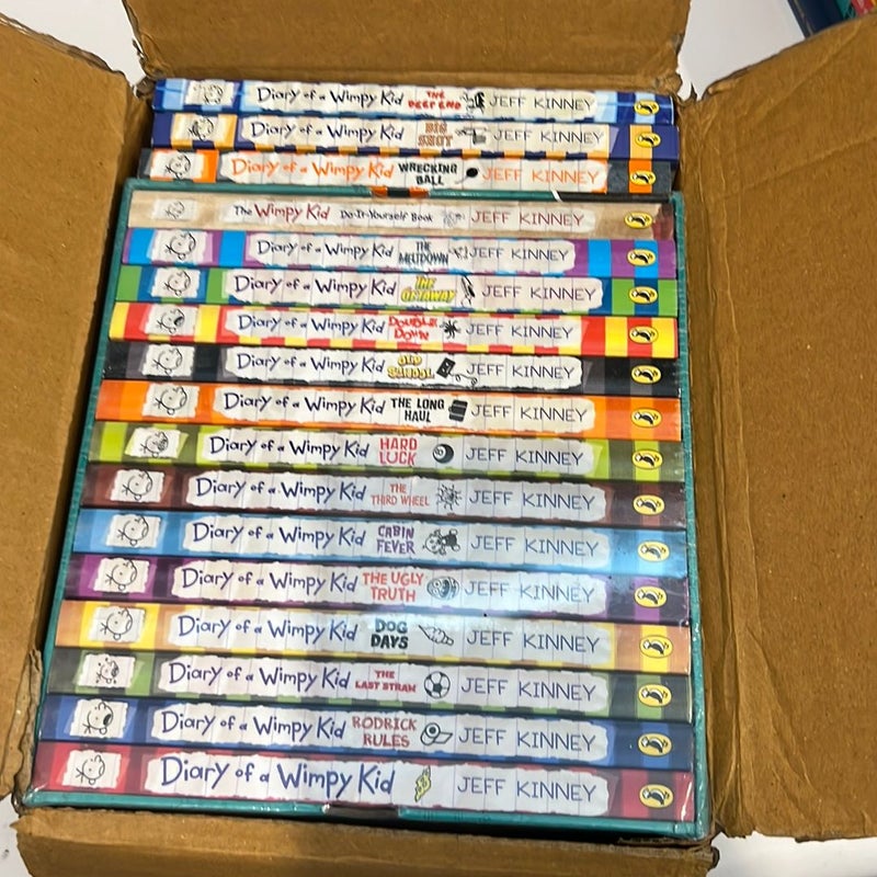 Diary of a Wimpy Kid Box of Books 1-7 Revised