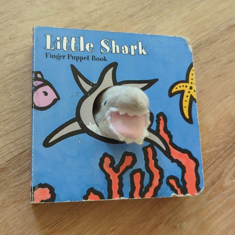 Little Shark: Finger Puppet Book