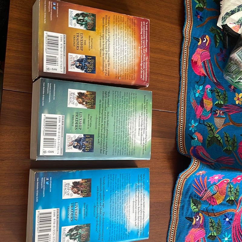 The Liveship Traders (Trilogy- Mass Market PB)