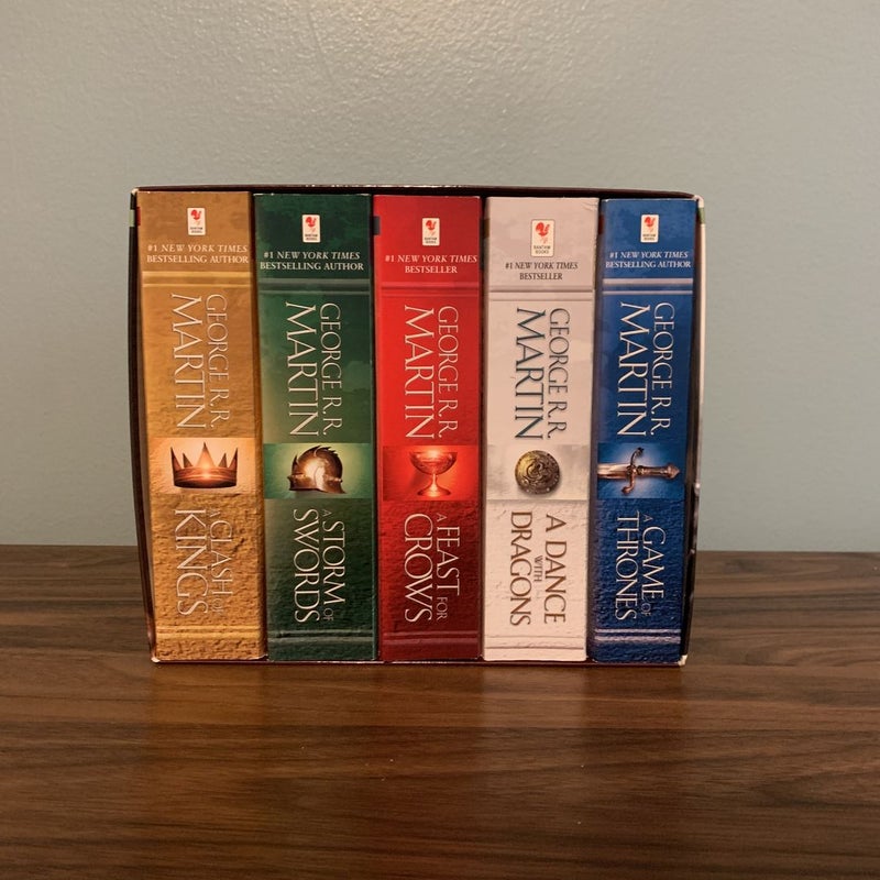 George R. R. Martin's A Game of Thrones 5-Book Boxed Set (Song of Ice and  Fire Series) : A Game of Thrones, A Clash of Kings, A Storm of Swords, A  Feast
