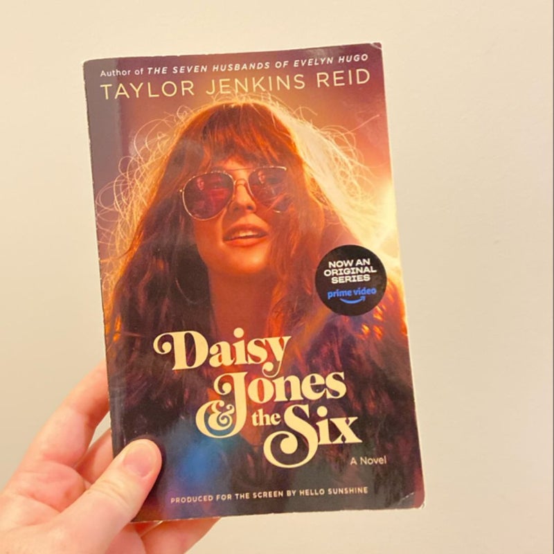 Daisy Jones and the Six (TV Tie-In Edition)