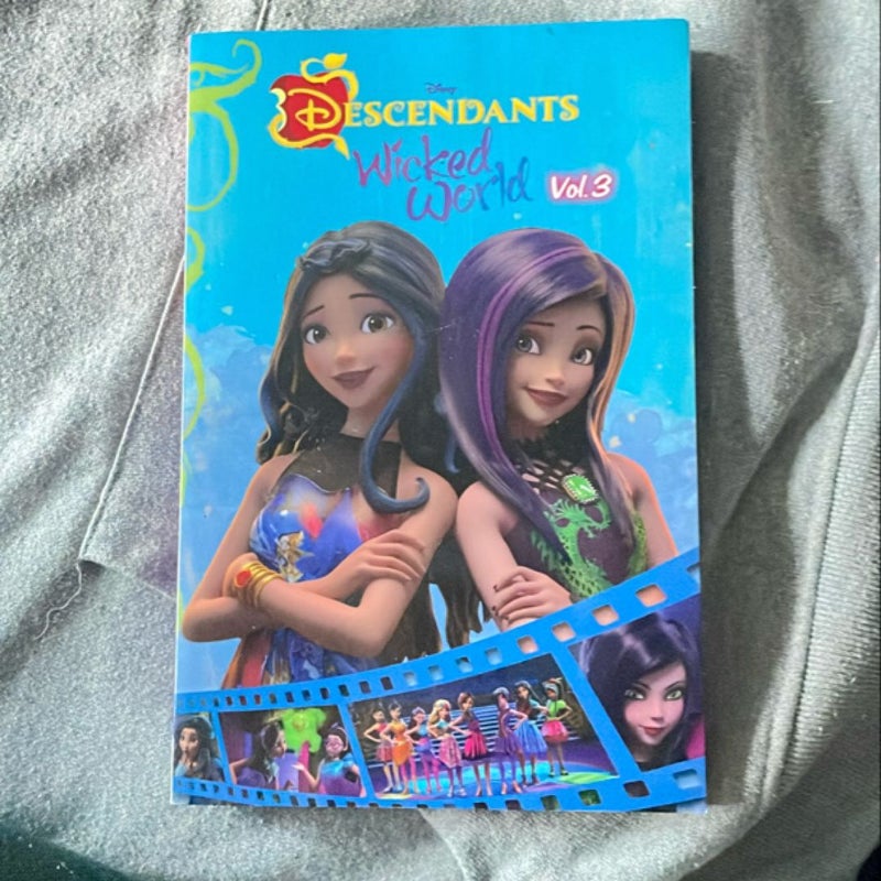 Disney Descendants Wicked World Cinestory Comic Vol. 3