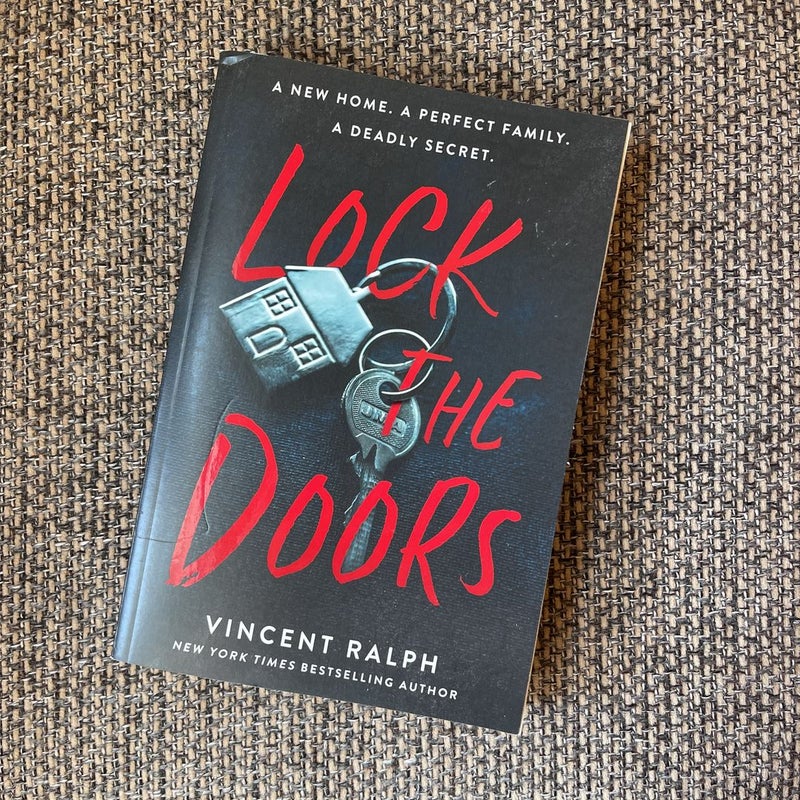 Lock the Doors by Vincent Ralph, Paperback Pangobooks