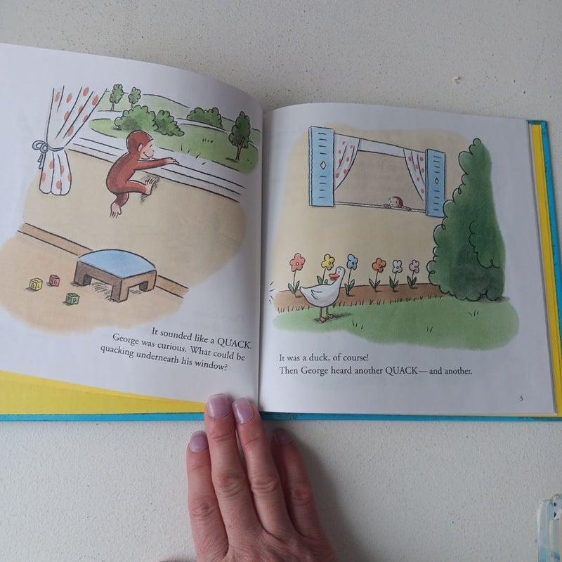 Curious George 3 Book Bundle: Happy Valentines Day, and the Dump Truck, Goes Sledding 