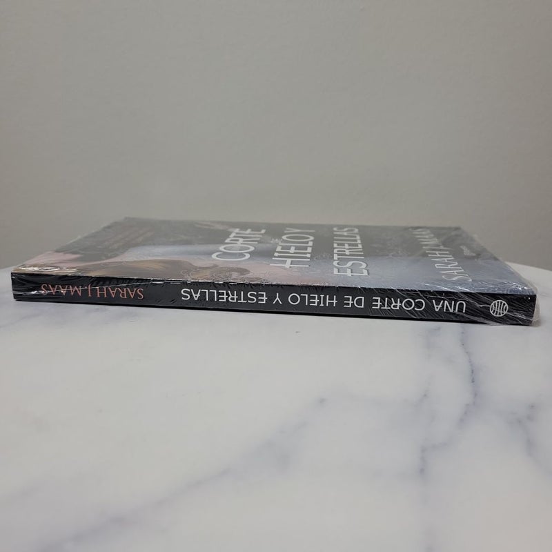 Una Corte de Hielo y Estrellas (una Corte de Rosas y Espinas 4) / a Court of Frost and Starlight (a Court of Thorns and Roses ACOTAR 4)