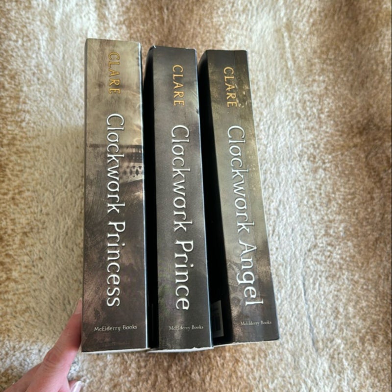 Clockwork Angel, Clockwork Prince and Clockwork Princess *Paperback Bundle*