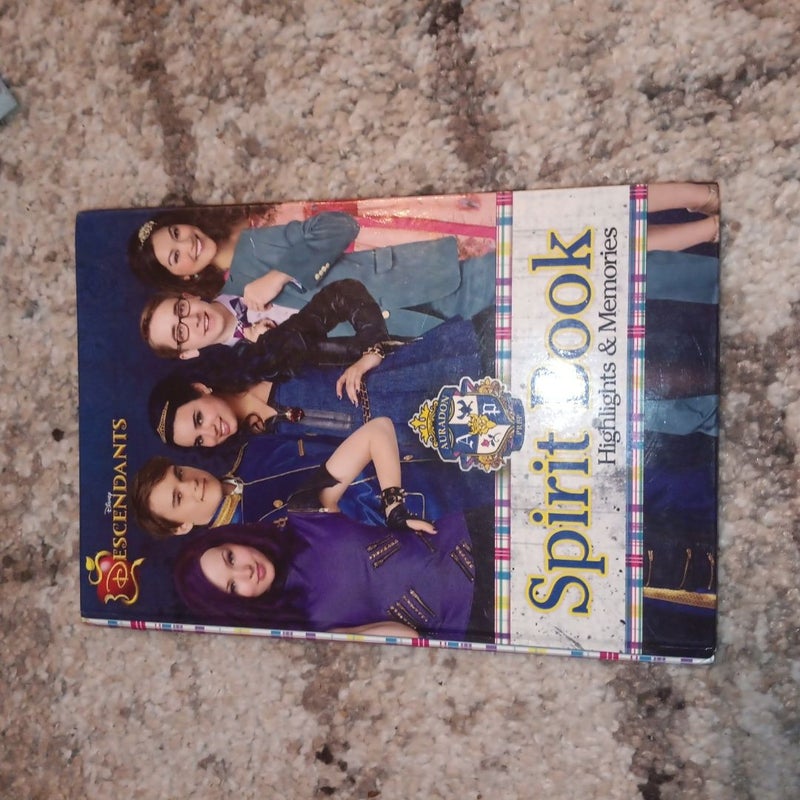 Disney Descendants: Auradon Prep Spirit Book