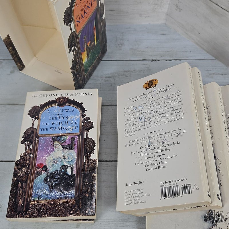 The Chronicles of Narnia Rack Paperback 7-Book Box Set
