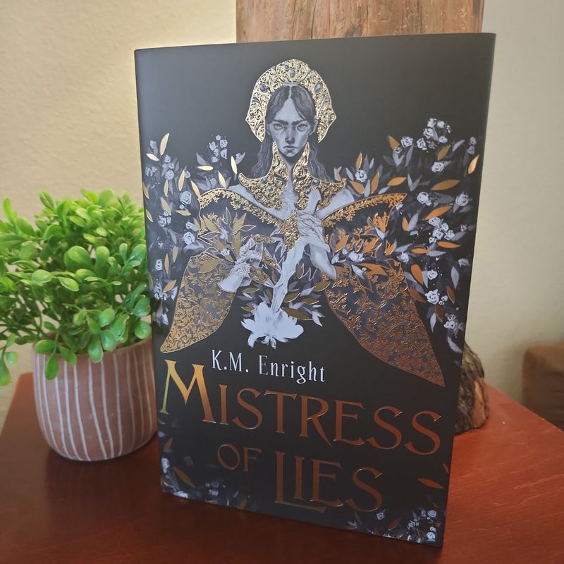 Mistress of Lies (Illumicrate Edition)