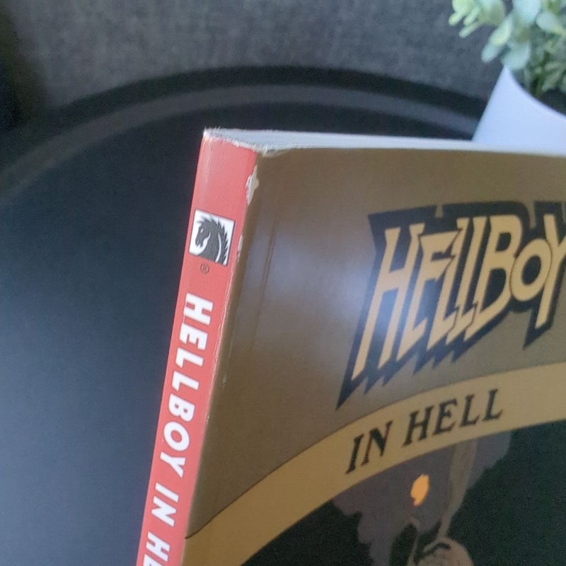 Hellboy in Hell Volume 1: the Descent *first edition*