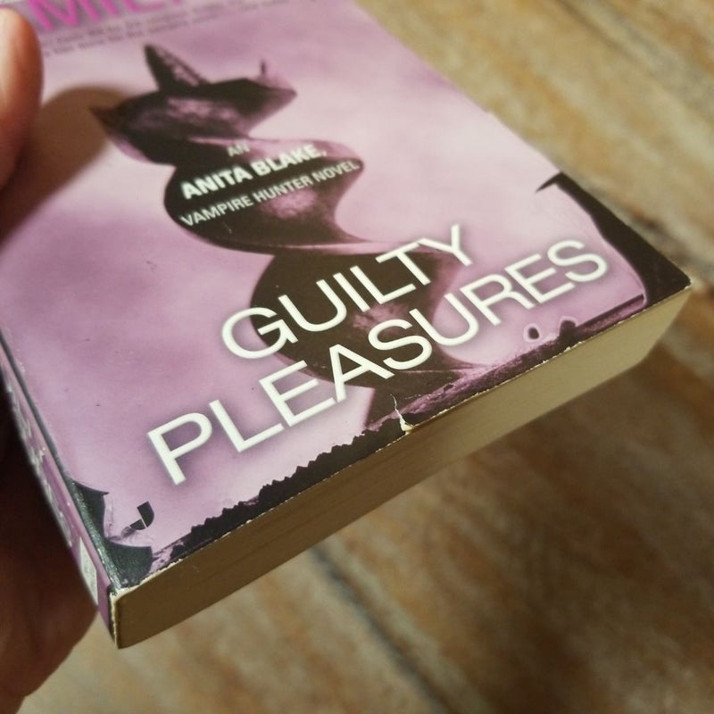 Guilty Pleasures (Anita Blake, Vampire Hunter #1)